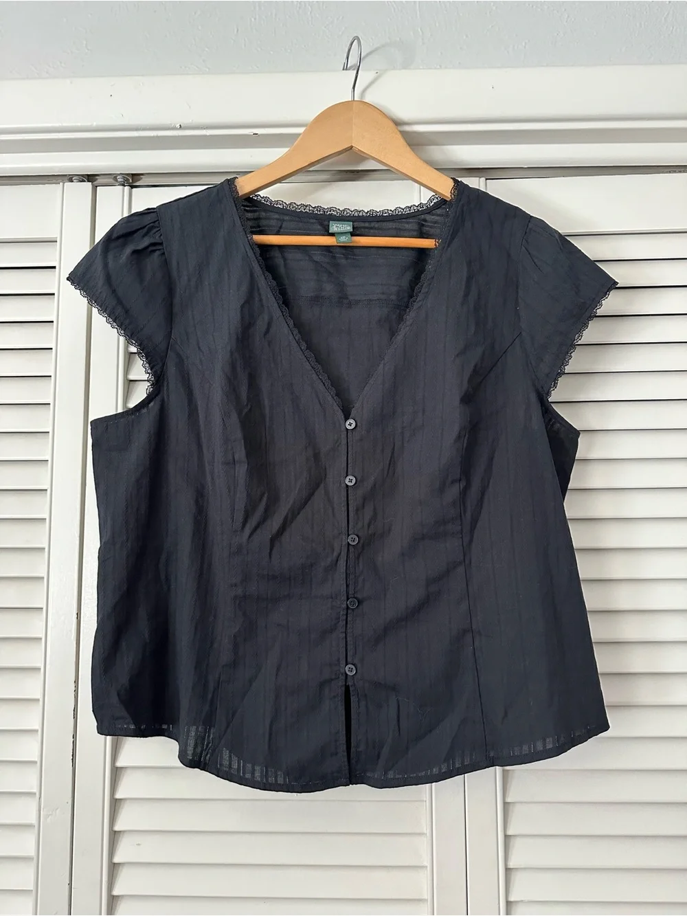 wild fable NWOT Black V-Neck Button Front Cap Sleeve Blouse
